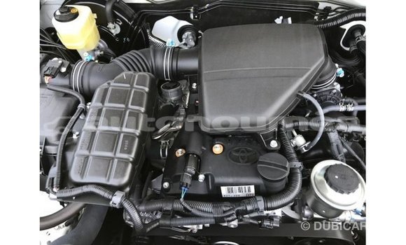 Acheter Import Voiture Toyota Prado Blanc à Import - Dubai, Iles Acheter Import Voiture Toyota Prado Blanc à Import - Dubai, Iles