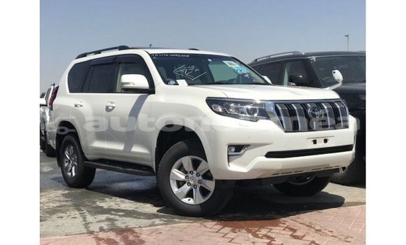 Acheter Import Voiture Toyota Prado Blanc à Import - Dubai, Iles Acheter Import Voiture Toyota Prado Blanc à Import - Dubai, Iles