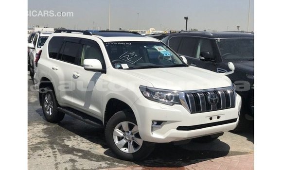 Acheter Import Voiture Toyota Prado Blanc à Import - Dubai, Iles Acheter Import Voiture Toyota Prado Blanc à Import - Dubai, Iles