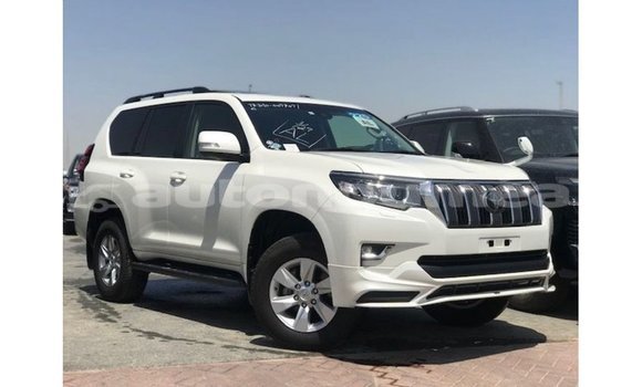 Acheter Import Voiture Toyota Prado Blanc à Import - Dubai, Iles Acheter Import Voiture Toyota Prado Blanc à Import - Dubai, Iles