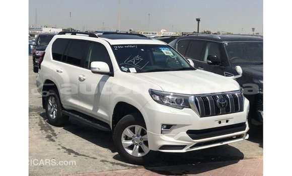 Acheter Import Voiture Toyota Prado Blanc à Import - Dubai, Iles Acheter Import Voiture Toyota Prado Blanc à Import - Dubai, Iles