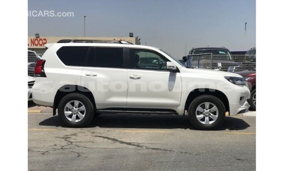 Acheter Import Voiture Toyota Prado Blanc à Import - Dubai, Iles Acheter Import Voiture Toyota Prado Blanc à Import - Dubai, Iles