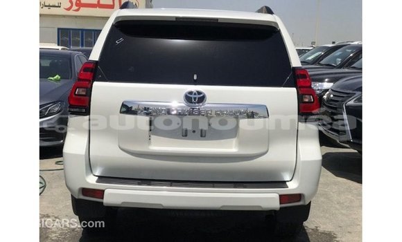 Acheter Import Voiture Toyota Prado Blanc à Import - Dubai, Iles Acheter Import Voiture Toyota Prado Blanc à Import - Dubai, Iles