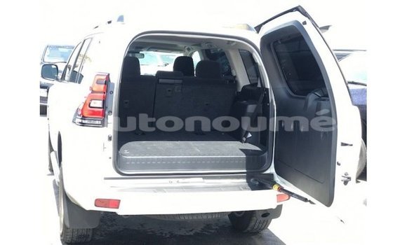 Acheter Import Voiture Toyota Prado Blanc à Import - Dubai, Iles Acheter Import Voiture Toyota Prado Blanc à Import - Dubai, Iles