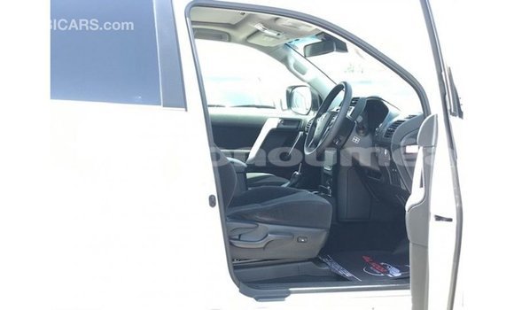 Acheter Import Voiture Toyota Prado Blanc à Import - Dubai, Iles Acheter Import Voiture Toyota Prado Blanc à Import - Dubai, Iles