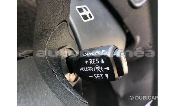 Acheter Import Voiture Toyota Prado Blanc à Import - Dubai, Iles Acheter Import Voiture Toyota Prado Blanc à Import - Dubai, Iles