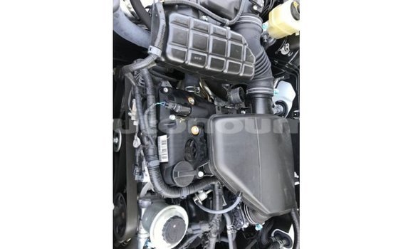 Acheter Import Voiture Toyota Prado Blanc à Import - Dubai, Iles Acheter Import Voiture Toyota Prado Blanc à Import - Dubai, Iles