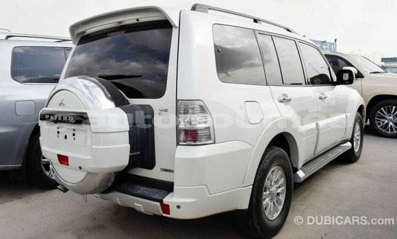 Acheter Import Voiture Mitsubishi Pajero Blanc à Import - Dubai, Iles Acheter Import Voiture Mitsubishi Pajero Blanc à Import - Dubai, Iles