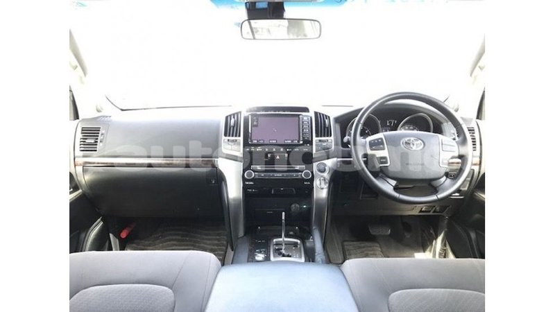 Big with watermark toyota land cruiser iles import dubai 3636