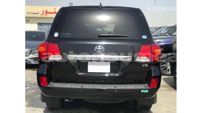 Big with watermark toyota land cruiser iles import dubai 3636