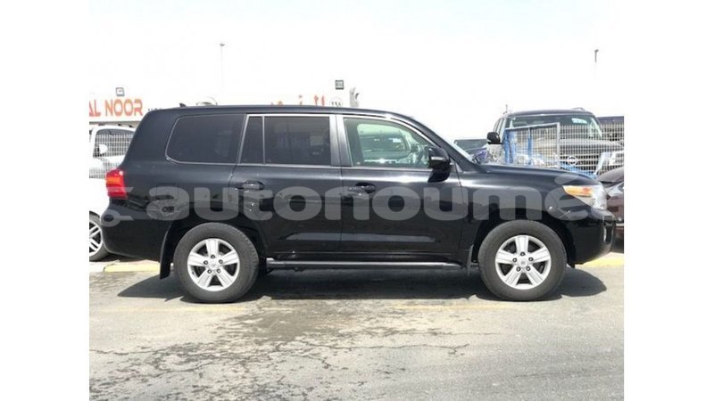 Big with watermark toyota land cruiser iles import dubai 3636
