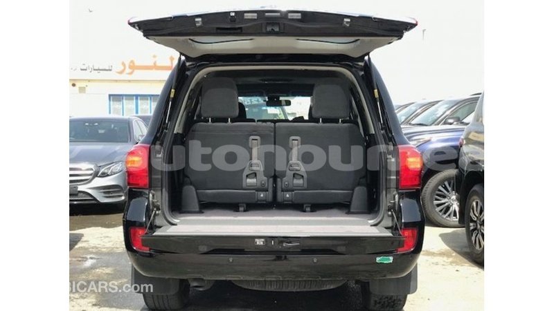 Big with watermark toyota land cruiser iles import dubai 3636