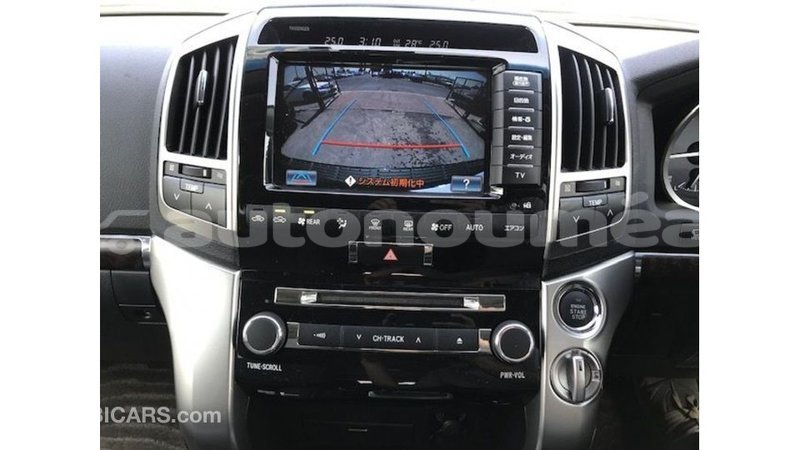 Big with watermark toyota land cruiser iles import dubai 3636