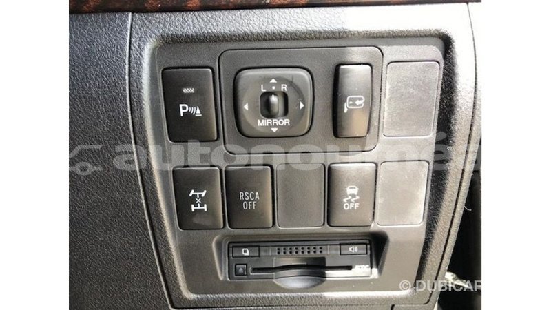 Big with watermark toyota land cruiser iles import dubai 3636
