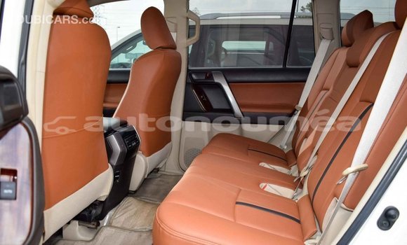 Acheter Import Voiture Toyota Prado Blanc à Import - Dubai, Iles Acheter Import Voiture Toyota Prado Blanc à Import - Dubai, Iles