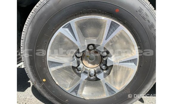 Buy Import Toyota Hiace White Car in Import - Dubai in Iles Buy Import Toyota Hiace White Car in Import - Dubai in Iles