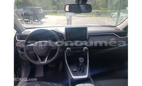 Buy Import Toyota HiAce Other Truck in Import - Dubai in Iles Buy Import Toyota HiAce Other Truck in Import - Dubai in Iles