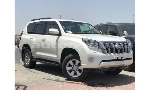 Acheter Import Voiture Toyota Prado Blanc à Import - Dubai, Iles Acheter Import Voiture Toyota Prado Blanc à Import - Dubai, Iles