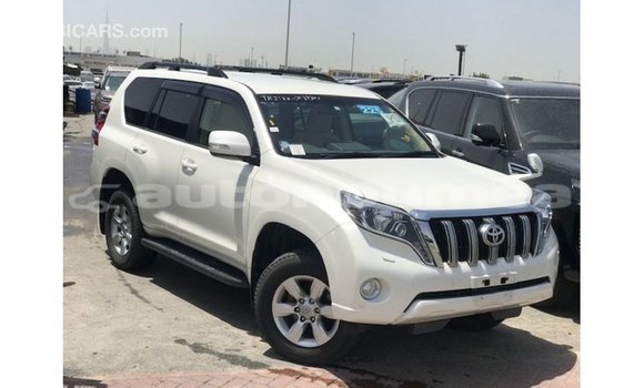 Acheter Import Voiture Toyota Prado Blanc à Import - Dubai, Iles Acheter Import Voiture Toyota Prado Blanc à Import - Dubai, Iles