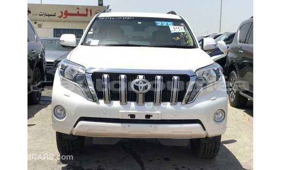 Acheter Import Voiture Toyota Prado Blanc à Import - Dubai, Iles Acheter Import Voiture Toyota Prado Blanc à Import - Dubai, Iles
