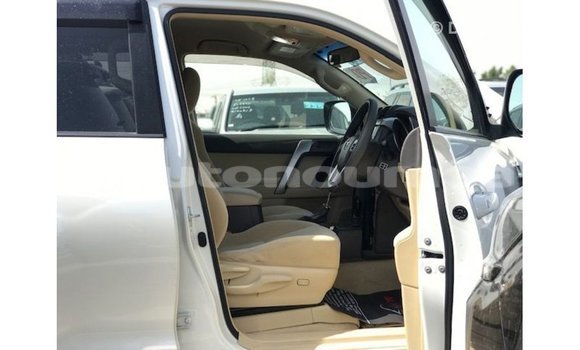 Acheter Import Voiture Toyota Prado Blanc à Import - Dubai, Iles Acheter Import Voiture Toyota Prado Blanc à Import - Dubai, Iles