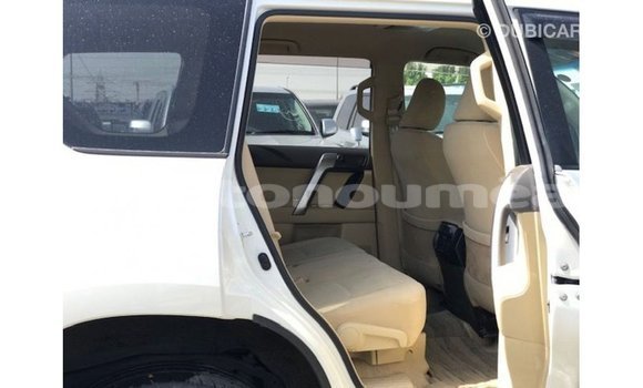 Acheter Import Voiture Toyota Prado Blanc à Import - Dubai, Iles Acheter Import Voiture Toyota Prado Blanc à Import - Dubai, Iles