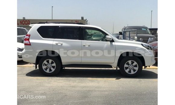 Acheter Import Voiture Toyota Prado Blanc à Import - Dubai, Iles Acheter Import Voiture Toyota Prado Blanc à Import - Dubai, Iles