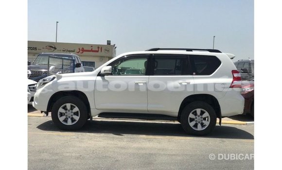 Acheter Import Voiture Toyota Prado Blanc à Import - Dubai, Iles Acheter Import Voiture Toyota Prado Blanc à Import - Dubai, Iles