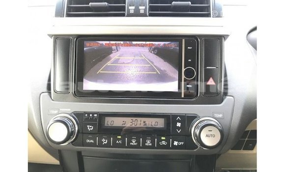 Acheter Import Voiture Toyota Prado Blanc à Import - Dubai, Iles Acheter Import Voiture Toyota Prado Blanc à Import - Dubai, Iles