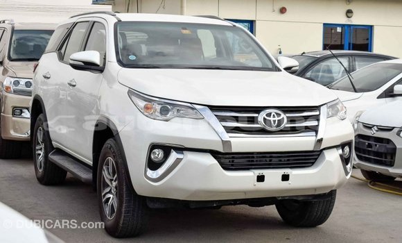 Acheter Import Voiture Toyota Fortuner Blanc à Import - Dubai, Iles Acheter Import Voiture Toyota Fortuner Blanc à Import - Dubai, Iles