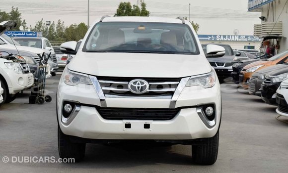 Acheter Import Voiture Toyota Fortuner Blanc à Import - Dubai, Iles Acheter Import Voiture Toyota Fortuner Blanc à Import - Dubai, Iles