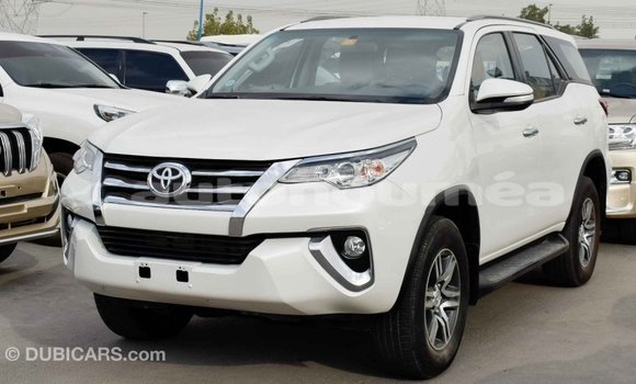 Acheter Import Voiture Toyota Fortuner Blanc à Import - Dubai, Iles Acheter Import Voiture Toyota Fortuner Blanc à Import - Dubai, Iles