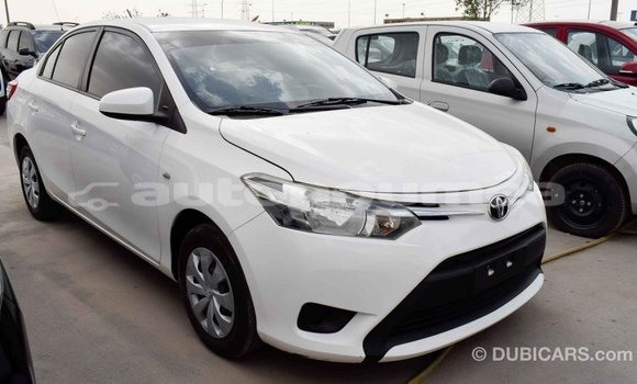 Acheter Import Voiture Toyota Yaris Blanc à Import - Dubai, Iles Acheter Import Voiture Toyota Yaris Blanc à Import - Dubai, Iles