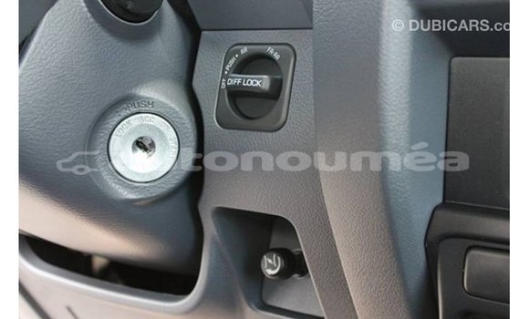 Acheter Import Voiture Toyota Land Cruiser Blanc à Import - Dubai, Iles Acheter Import Voiture Toyota Land Cruiser Blanc à Import - Dubai, Iles