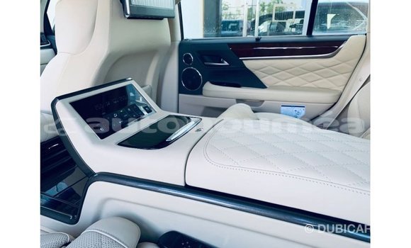 Acheter Import Voiture Lexus LX Rouge à Import - Dubai, Iles Acheter Import Voiture Lexus LX Rouge à Import - Dubai, Iles