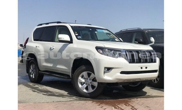 Acheter Import Voiture Toyota Prado Blanc à Import - Dubai, Iles Acheter Import Voiture Toyota Prado Blanc à Import - Dubai, Iles