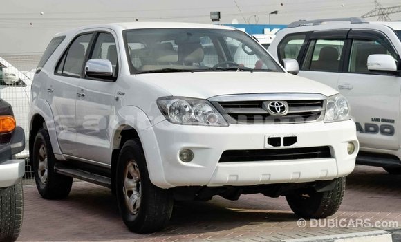 Acheter Import Voiture Toyota Fortuner Blanc à Import - Dubai, Iles Acheter Import Voiture Toyota Fortuner Blanc à Import - Dubai, Iles