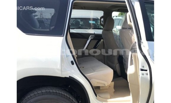 Acheter Import Voiture Toyota Prado Blanc à Import - Dubai, Iles Acheter Import Voiture Toyota Prado Blanc à Import - Dubai, Iles
