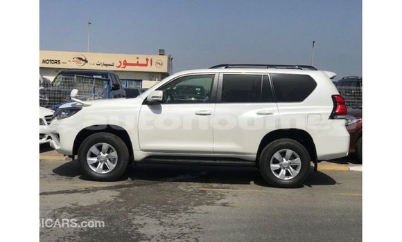 Acheter Import Voiture Toyota Prado Blanc à Import - Dubai, Iles Acheter Import Voiture Toyota Prado Blanc à Import - Dubai, Iles
