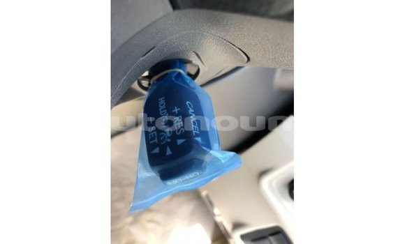 Acheter Import Voiture Toyota Prado Blanc à Import - Dubai, Iles Acheter Import Voiture Toyota Prado Blanc à Import - Dubai, Iles