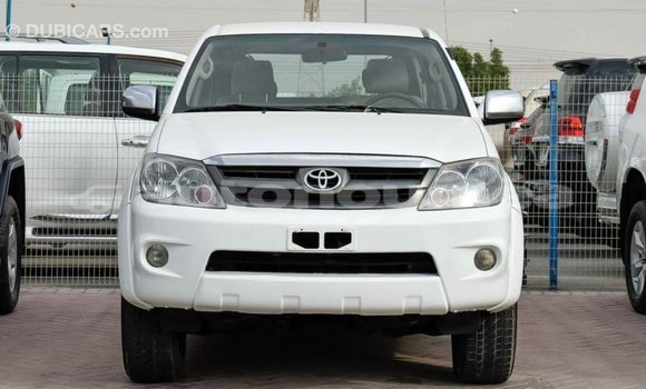 Acheter Import Voiture Toyota Fortuner Blanc à Import - Dubai, Iles Acheter Import Voiture Toyota Fortuner Blanc à Import - Dubai, Iles