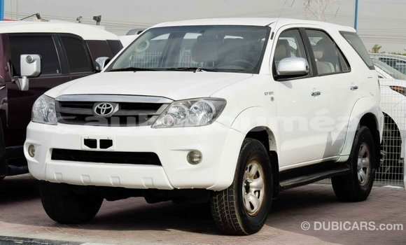 Acheter Import Voiture Toyota Fortuner Blanc à Import - Dubai, Iles Acheter Import Voiture Toyota Fortuner Blanc à Import - Dubai, Iles