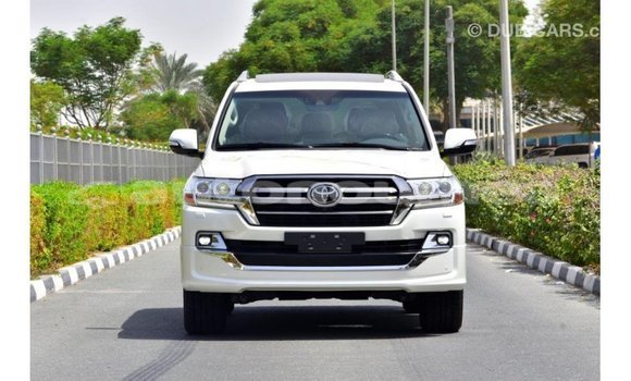 Acheter Import Voiture Toyota Land Cruiser Blanc à Import - Dubai, Iles Acheter Import Voiture Toyota Land Cruiser Blanc à Import - Dubai, Iles