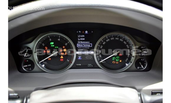 Acheter Import Voiture Toyota Land Cruiser Blanc à Import - Dubai, Iles Acheter Import Voiture Toyota Land Cruiser Blanc à Import - Dubai, Iles