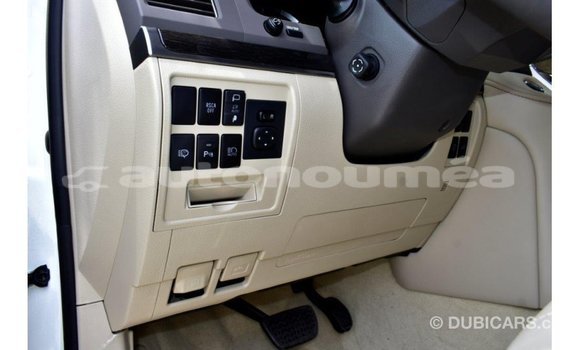 Acheter Import Voiture Toyota Land Cruiser Blanc à Import - Dubai, Iles Acheter Import Voiture Toyota Land Cruiser Blanc à Import - Dubai, Iles