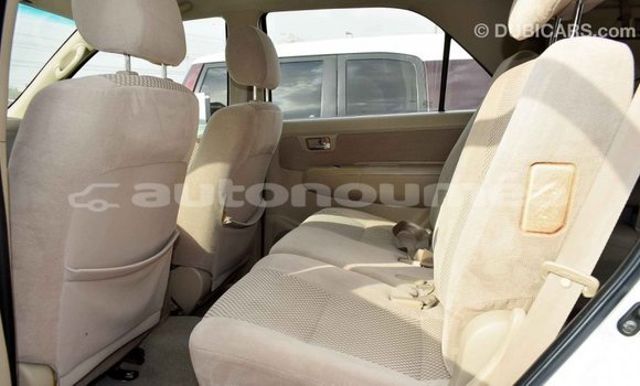 Acheter Import Voiture Toyota Fortuner Blanc à Import - Dubai, Iles Acheter Import Voiture Toyota Fortuner Blanc à Import - Dubai, Iles