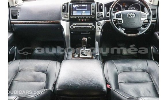 Acheter Import Voiture Toyota Land Cruiser Blanc à Import - Dubai, Iles Acheter Import Voiture Toyota Land Cruiser Blanc à Import - Dubai, Iles