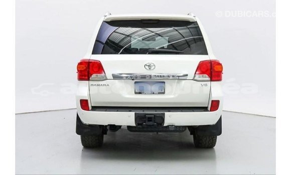 Acheter Import Voiture Toyota Land Cruiser Blanc à Import - Dubai, Iles Acheter Import Voiture Toyota Land Cruiser Blanc à Import - Dubai, Iles