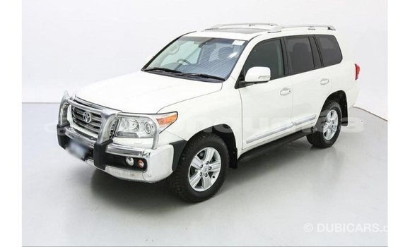 Acheter Import Voiture Toyota Land Cruiser Blanc à Import - Dubai, Iles Acheter Import Voiture Toyota Land Cruiser Blanc à Import - Dubai, Iles