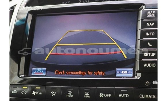 Acheter Import Voiture Toyota Land Cruiser Blanc à Import - Dubai, Iles Acheter Import Voiture Toyota Land Cruiser Blanc à Import - Dubai, Iles